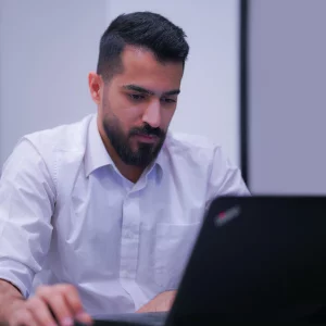 امید اسفندیاری